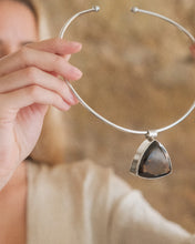 Carregar imagem no visualizador da galeria, Gargantilha com Quartz Fumado
