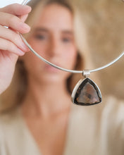 Carregar imagem no visualizador da galeria, Gargantilha com Quartz Fumado
