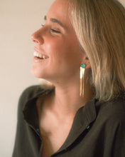 Carregar imagem no visualizador da galeria, Brincos Fita com Ágata Verde
