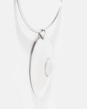 Carregar imagem no visualizador da galeria, Gargantilha Medalhão com Pérola
